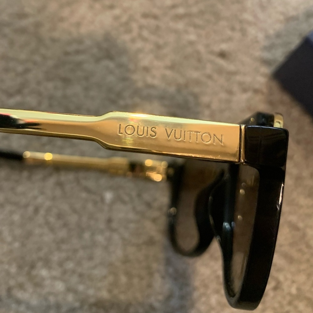 Sold—Louis Vuitton logo sunglasses - Picture 5 of 13